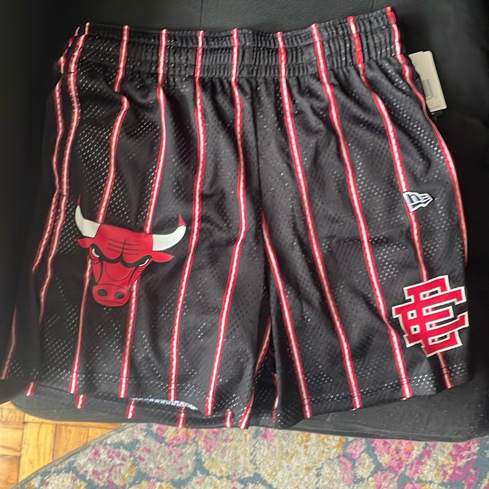 Men’s shorts, bulls